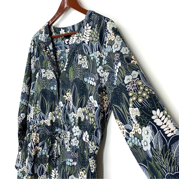 Ann Taylor Dark Floral Leaf Print Button V-Neck Long Sleeve Dress With Pockets - Picture 5 of 16